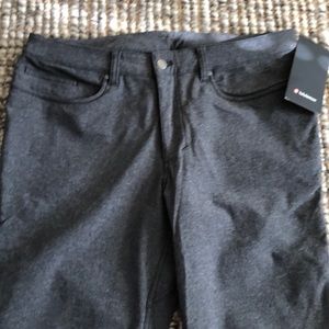 Brand new men’s Lululemon ABC Pant Skinny 32”L.